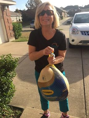 Altrusa Karen delivering turkey 2017.jpg